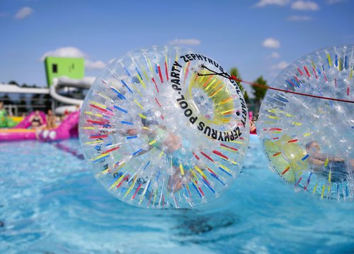 24 Sommer-Strandtaschen Aus Vlies – Bunte Pool-Party-Motive, Wiederverwendbare Geschenktüten Mit Griff